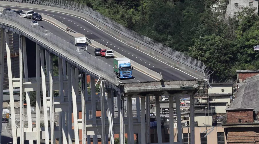 Según los magistrados, entre la inauguración del puente en 1967 y su derrumbe, 51 años después, no se realizaron las intervenciones mínimas de mantenimiento.