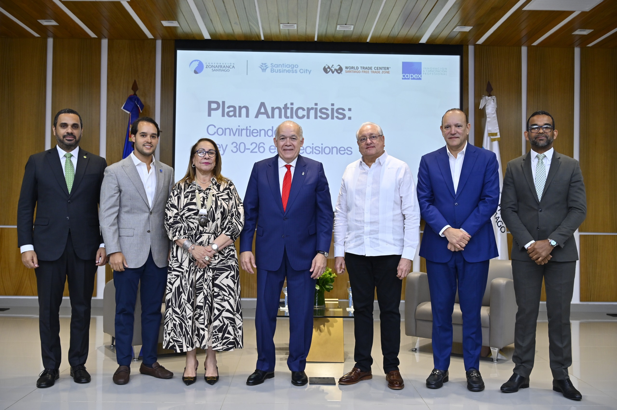 Pedro Urrutia, Alejandro Fondeur, Rosa Santos, Miguel Lama, Gutiérrez Mota, Francisco De La Cruz Muñozy el alcalde Ulises Rodríguez