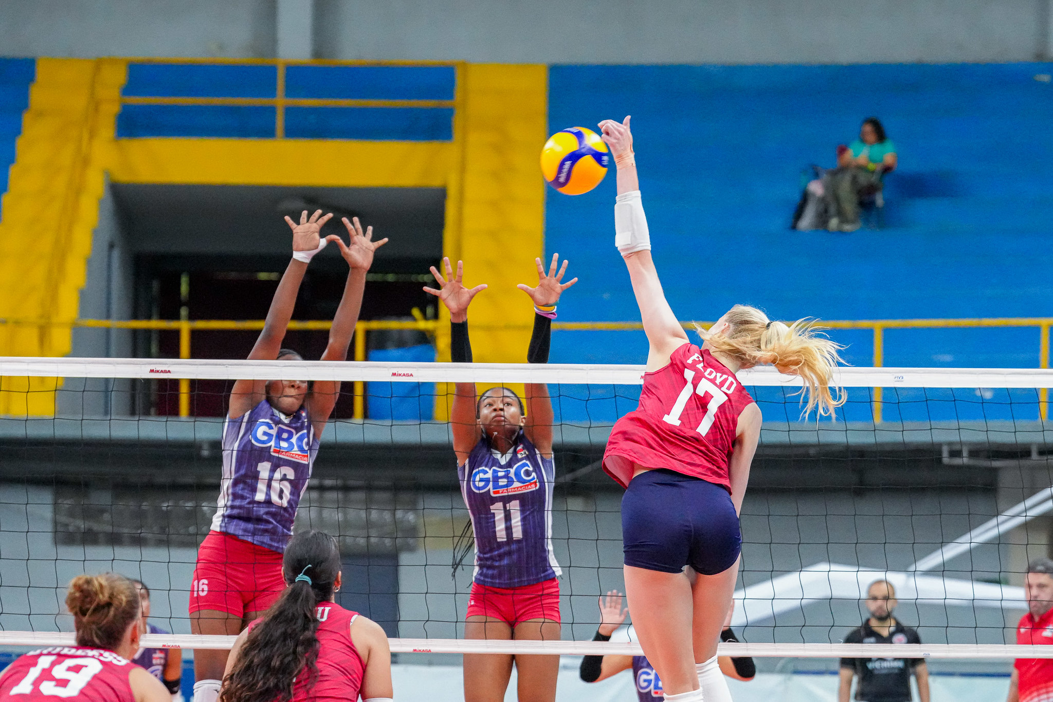 Acción del partido de anoche entre Estados Unidos y República Dominicana en la NORCECA Sub-19