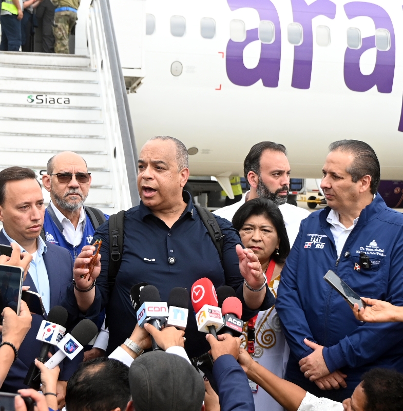 El trauma los hizo regresar a su país; República Dominicana trae ayuda humanitaria