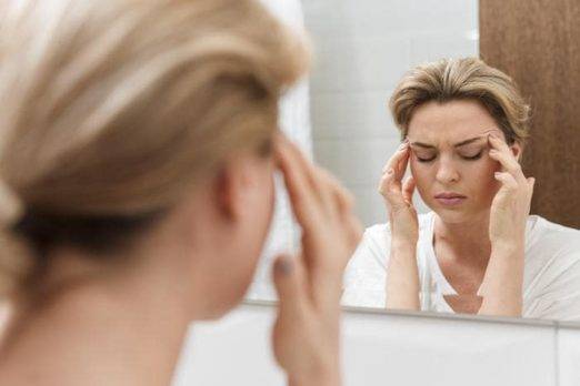 Persona con migraña (fuente externa)