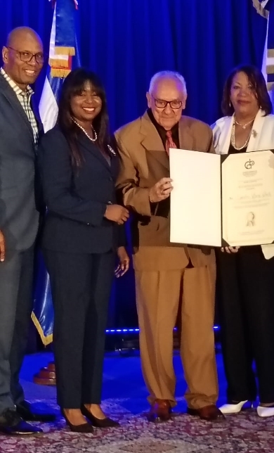 Entrega de pergamino.
