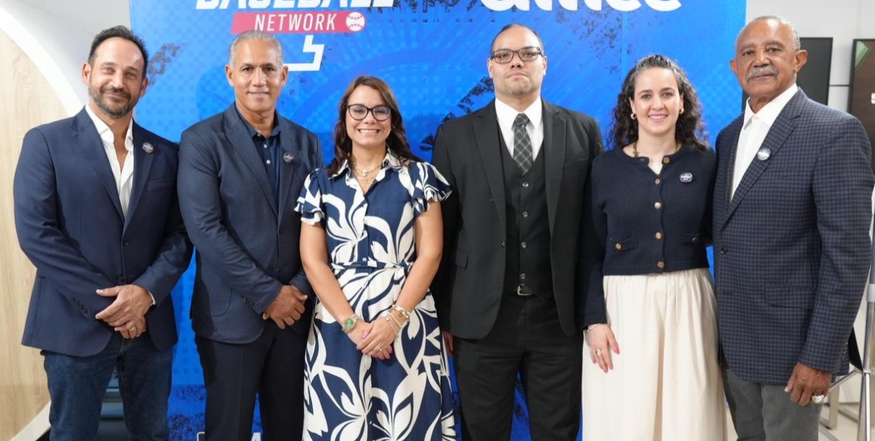 Altices ejecutivos con los inmortales, Stanley Javier y Tony Peña.
