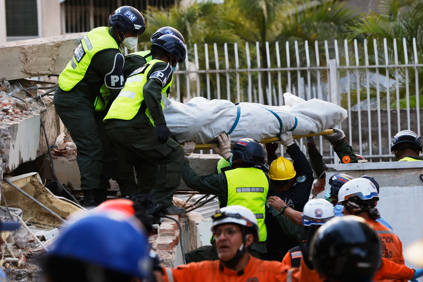 Los muertos están por todas partes en Venezuela.
