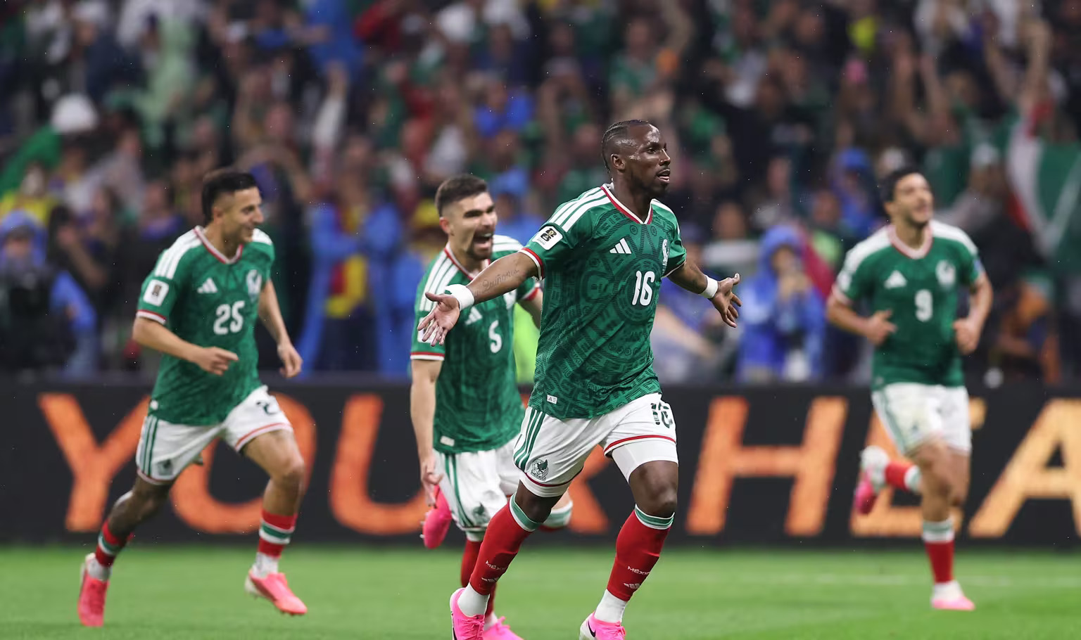 México busca hacer historia en el Estadio Azteca