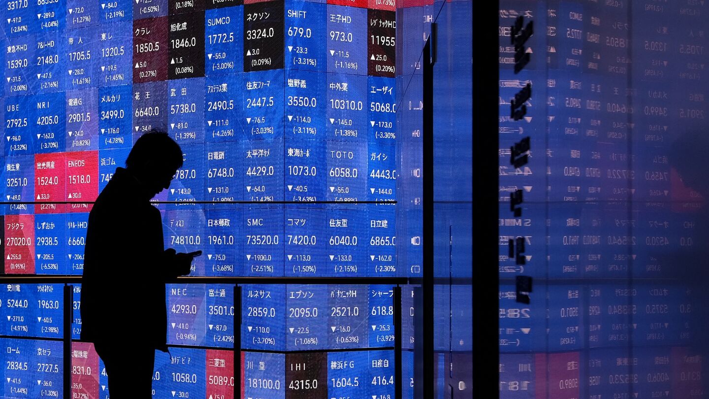 Wall Street cerró en verde y el índice tecnológico Nasdaq subió un 1,3% hasta 26.206 puntos, apoyado por el repunte del sector de los semiconductores.
