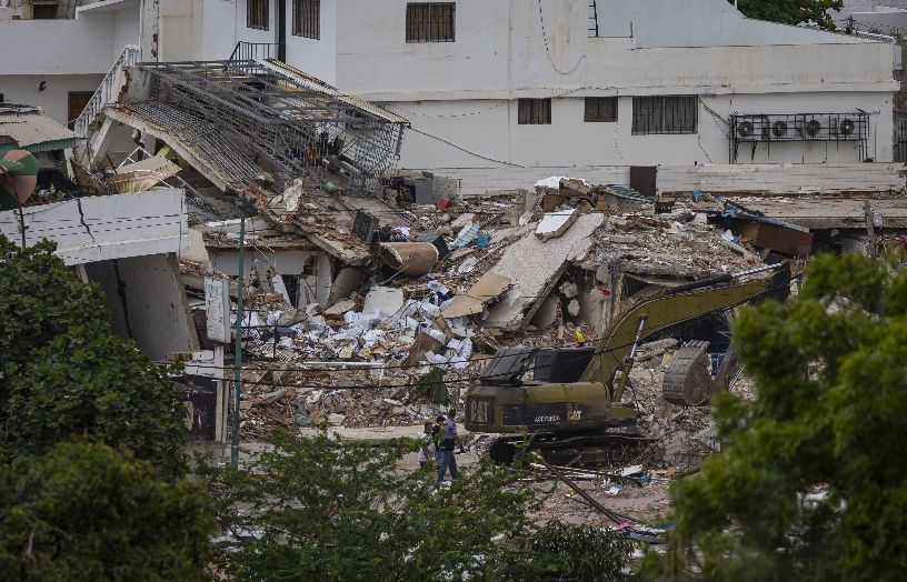 Edificio destruido en Catia de la Mar, Venezuela. EFE