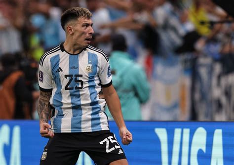 Lisandro Martínez abandona la final por lesión al minuto 44