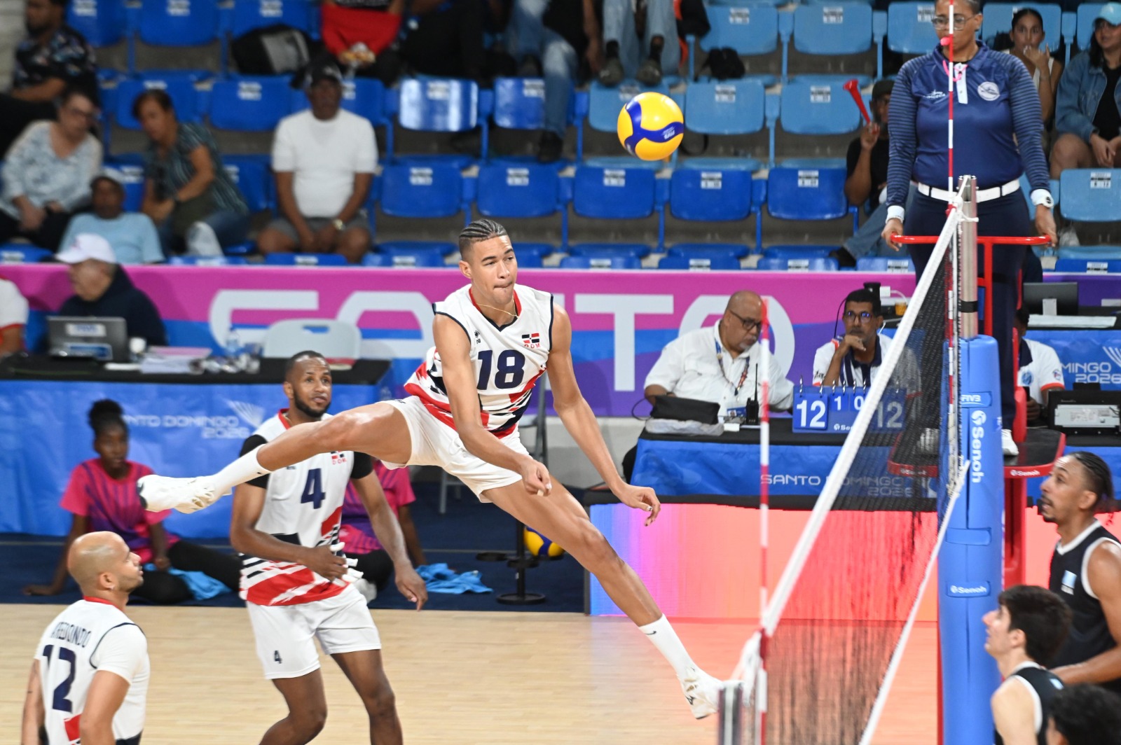 En ausencia del opuesto Henry Tapia, Adrián Figueroa asumió el papel principal de manera efectiva, liderando la ofensiva quisqueyana con 25 puntos.