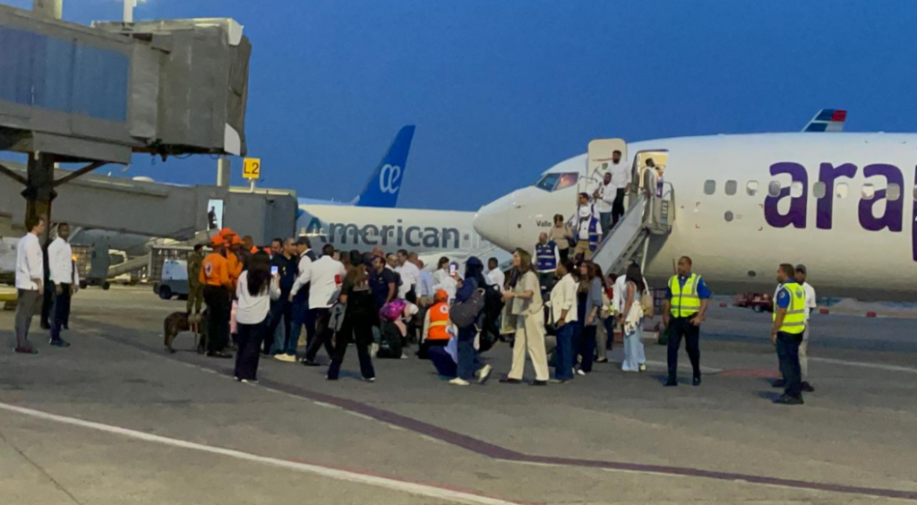 Mirex devuelve al país a más de 62 dominicanos provenientes de Venezuela y 19 rescatistas que ayudaron en la tragedia
