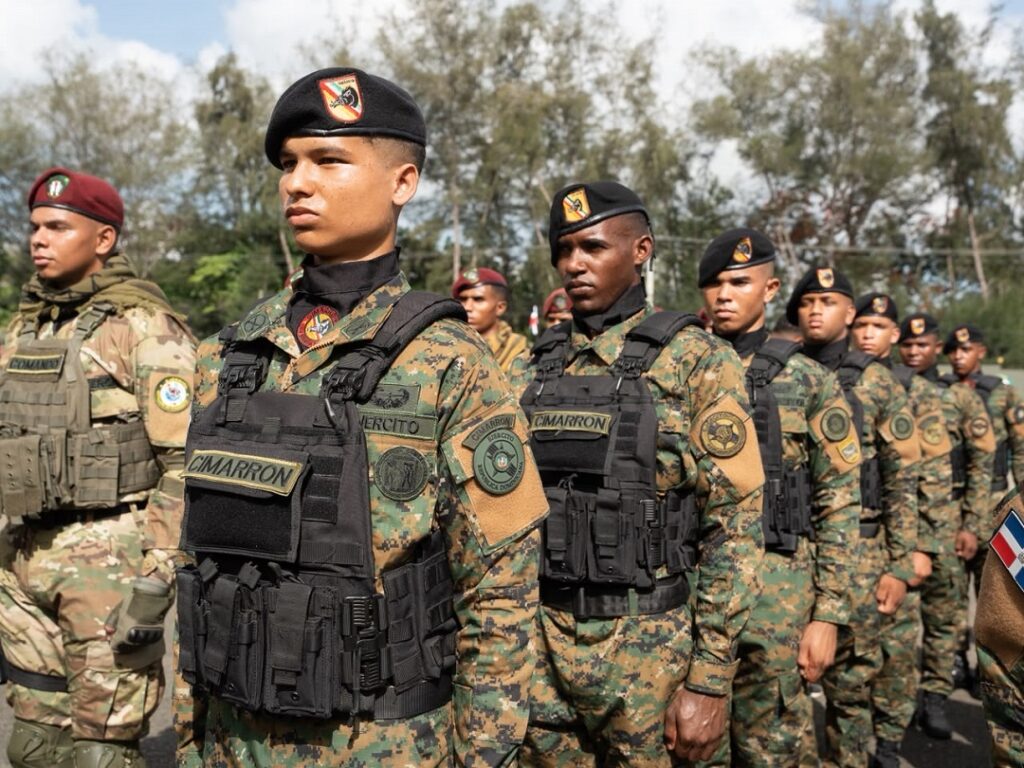 Comandante del Ejército lidera graduación de 503 militares en cursos tácticos especializados