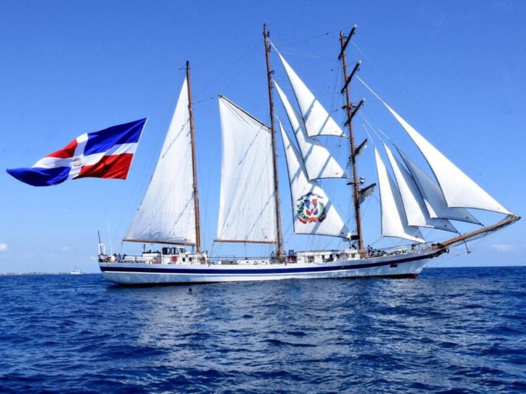 Buque de la Armada RD participó en histórico desfile naval en Nueva York por 250 años de independencia de Estados Unidos