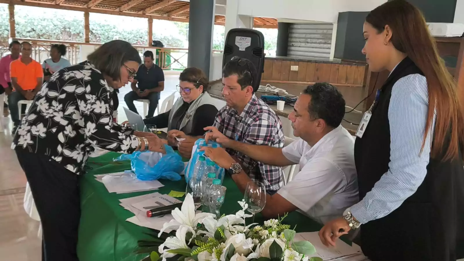 Delegados de Coopfedegano durante asamblea general para renovar sus juntas directivas