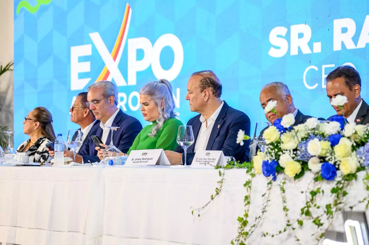 Ulises Rodríguez destaca a AMAPROSAN como referente en el comercio durante la inauguración de la XXXV Expo Amaprosan