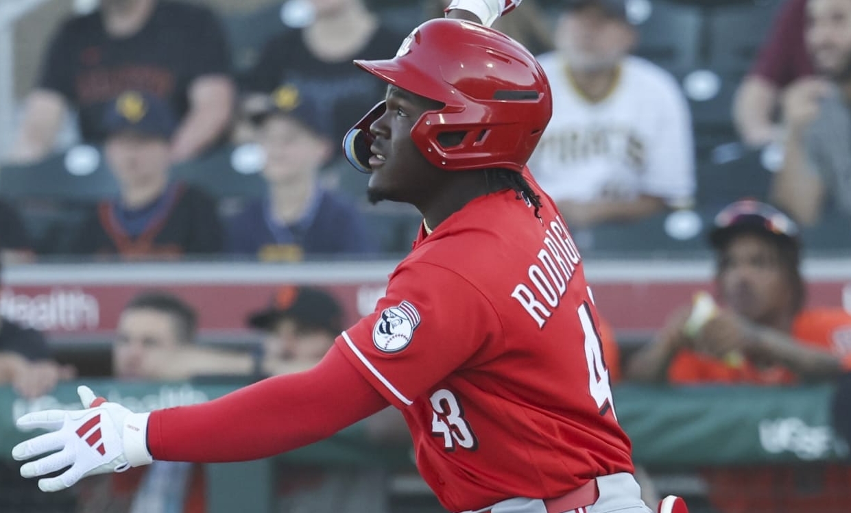 El dominicano Héctor Rodríguez bateó 2 horas en remontada histórica de los Rojos