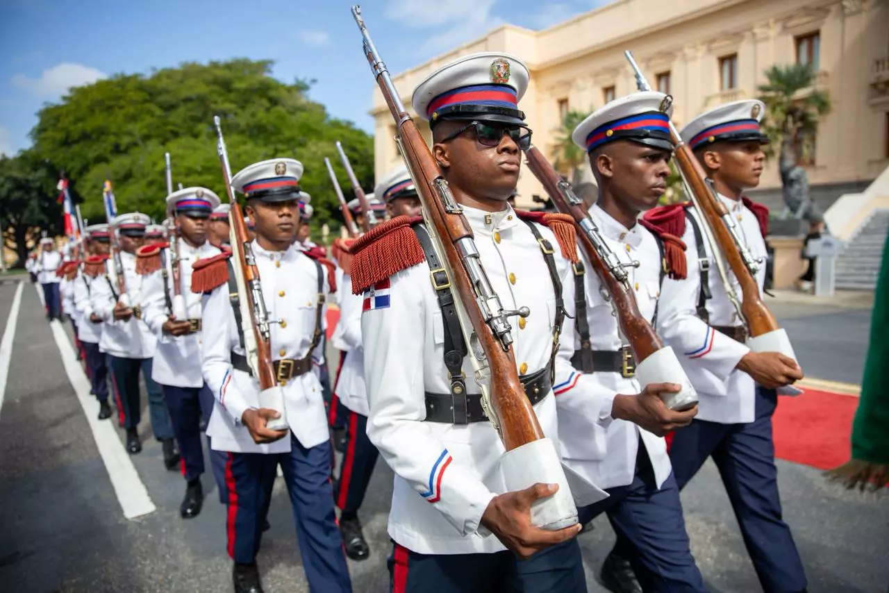 Guardia Presidencial rinde honores militares en Palacio Nacional durante visita oficial del presidente de Honduras