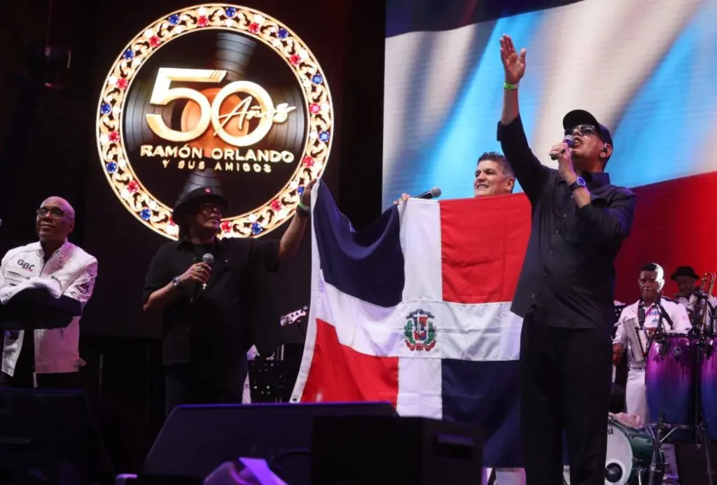 Fernando Villalona, ​​Sergio Vargas y Eddy Herrera acompañaron al maestro en una noche dedicada a la música dominicana.