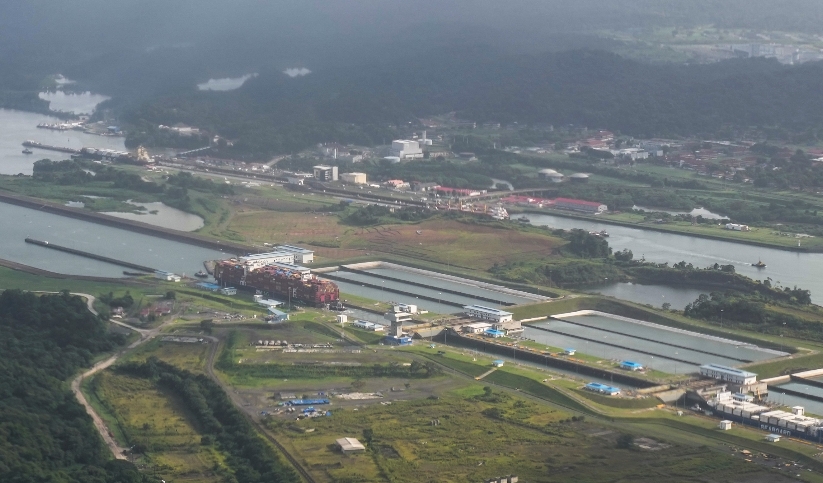 Canal de Panamá. donde ocurre el 5% del comercio mundial. AP