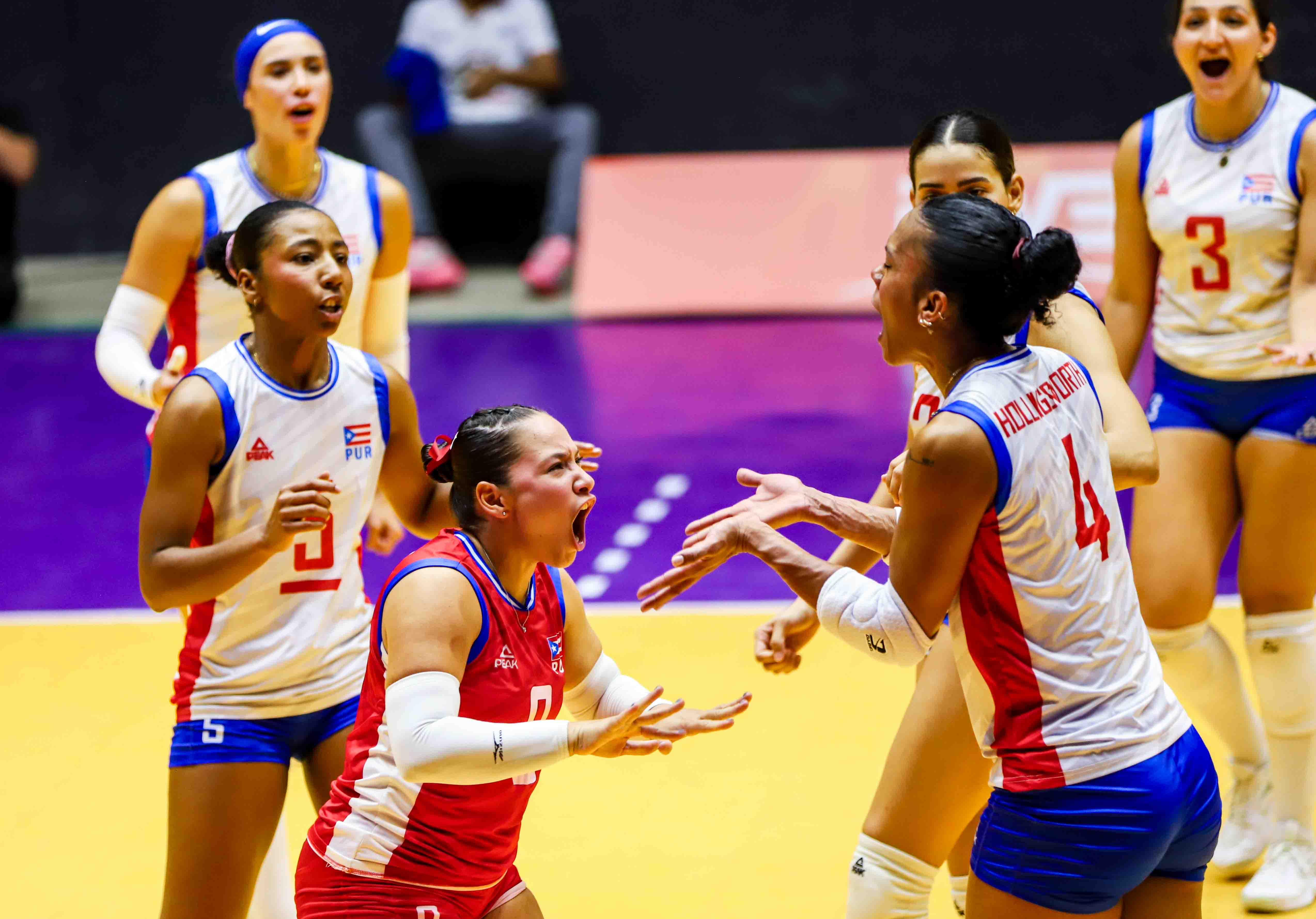 Los jugadores de Puerto Rico celebran su pase a las semifinales de la Copa Panam tras vencer 3-1 a República Dominicana.