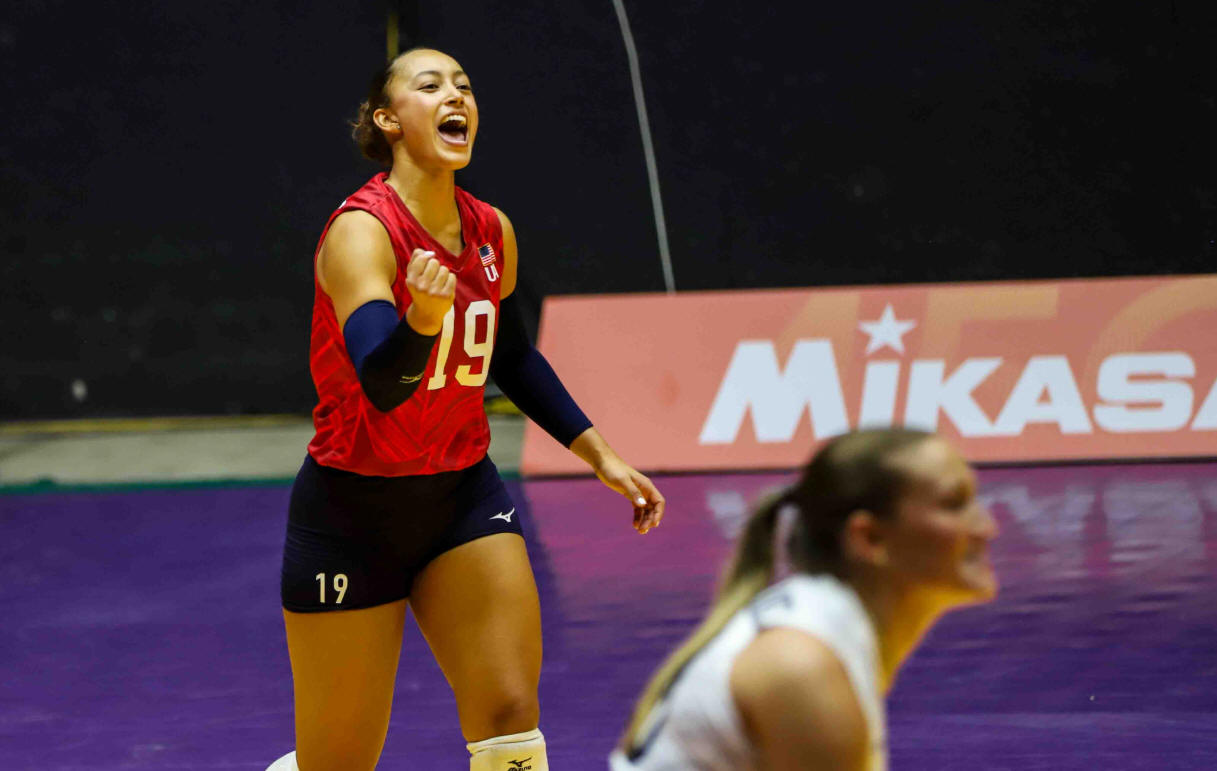 Elena Oglivie de Estados Unidos reacciona feliz luego de ganar anoche el partido contra República Dominicana para llevarse la medalla de oro en la Copa Panam.