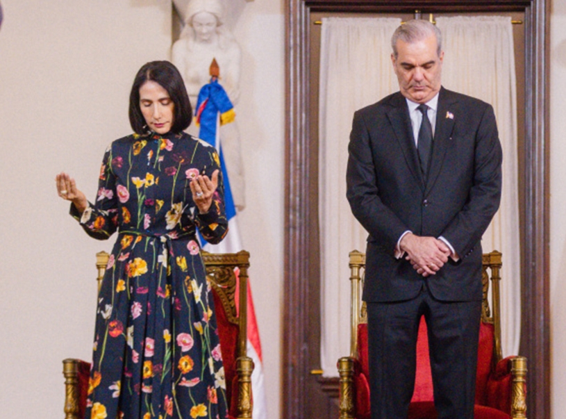 Primera Dama Raquel Arbaje y el Presidente Luis Abinader durante la jornada de oración.