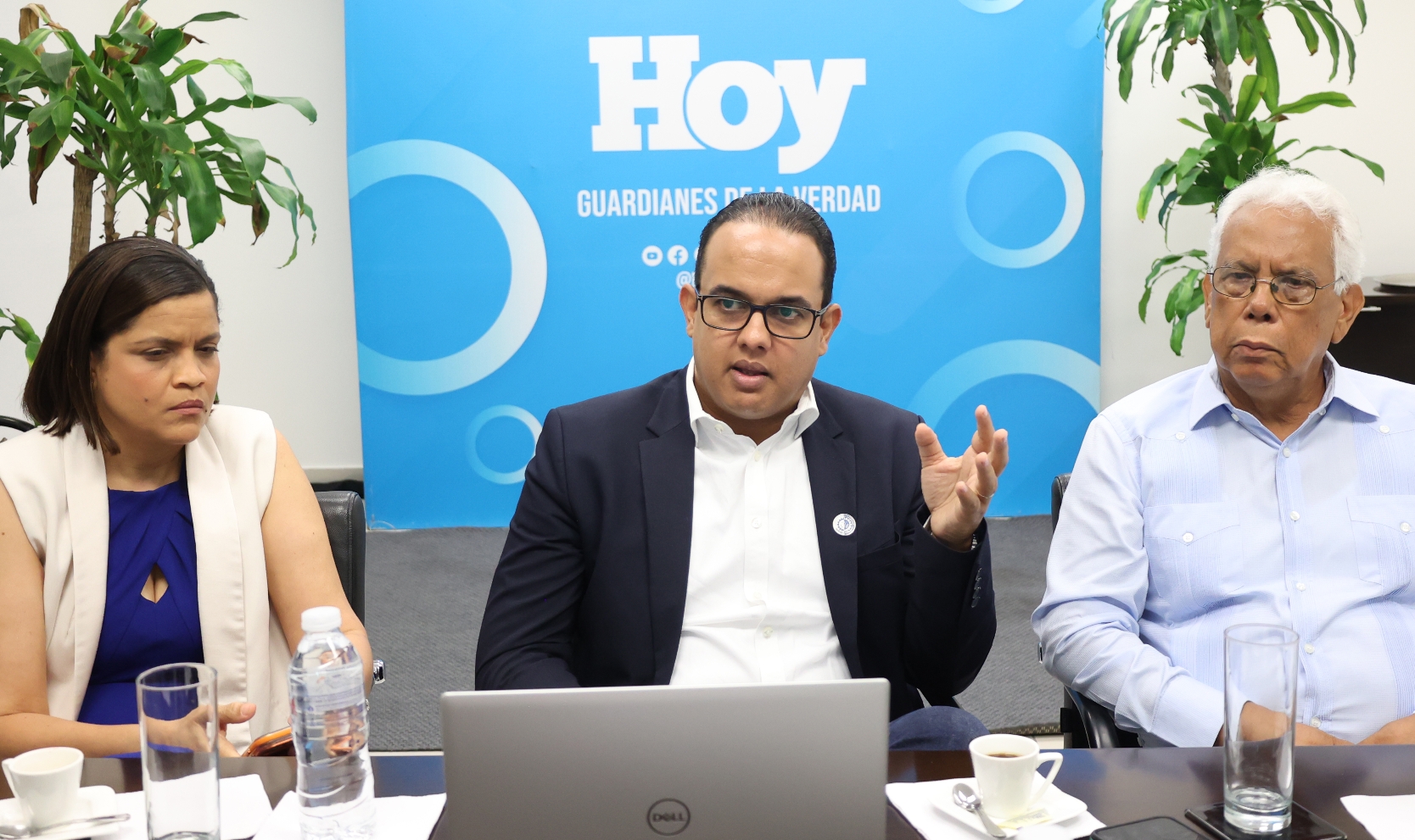 Víctor Ramón Montás. Mayuri Hidalgo y Alfonso Ramos durante su visita a HOY. Fotografía: José de León.