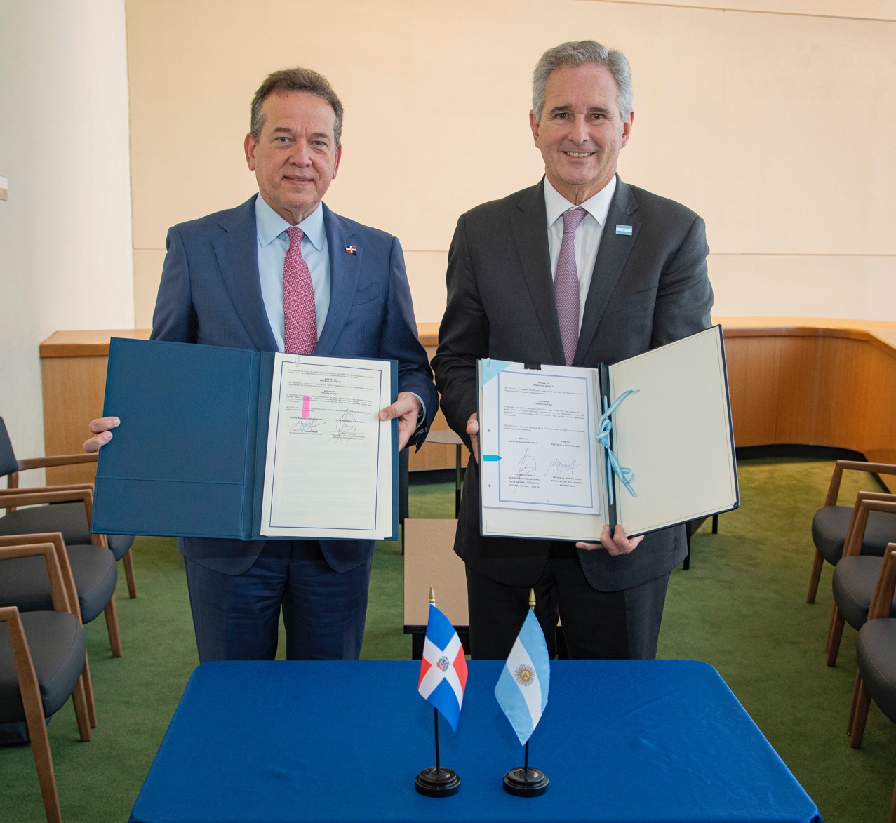 República Dominicana y República Argentina firmaron Acuerdo de Servicios Aéreos
