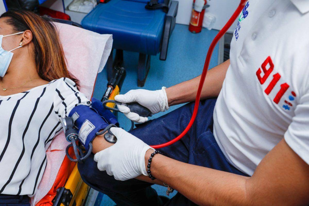 Paramédico del NHS en acción