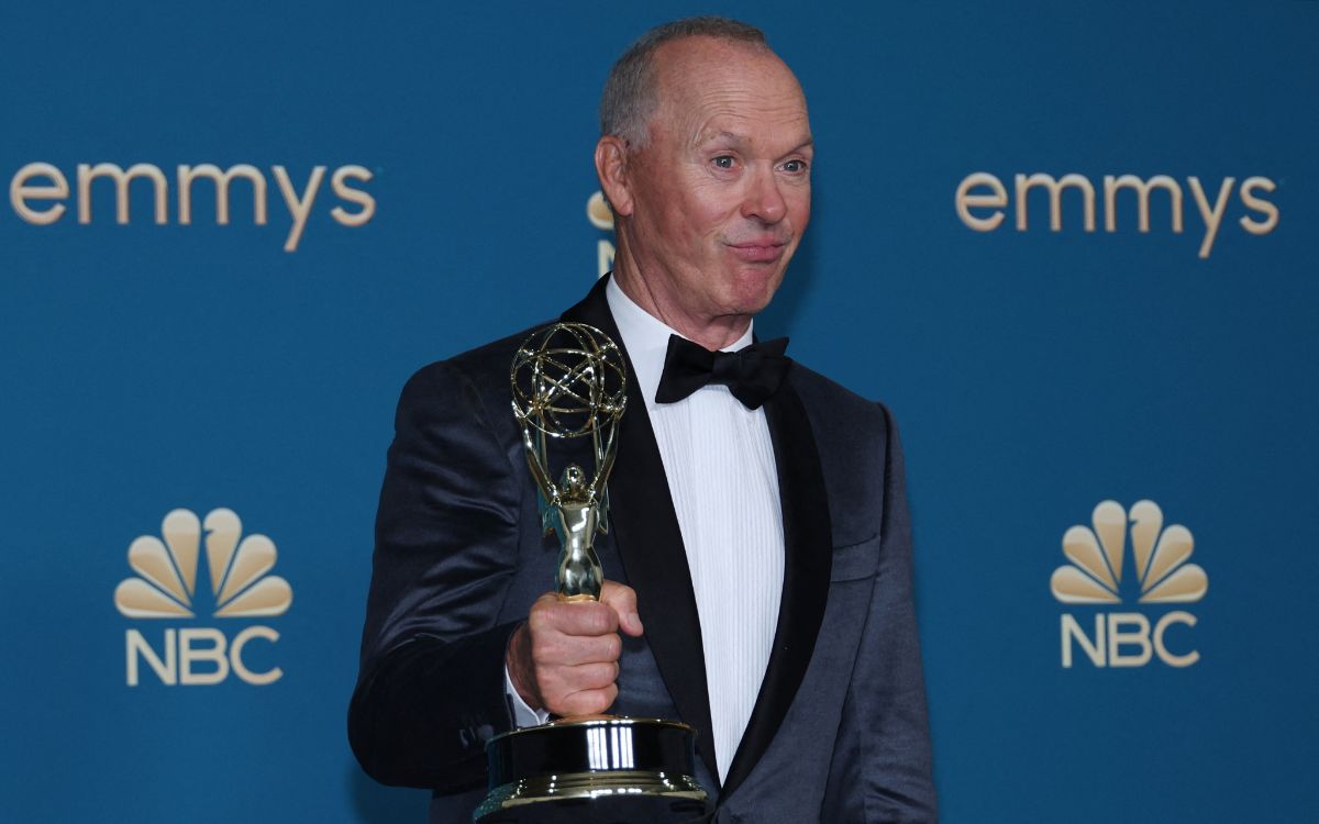 Michael Keaton hace historia en los Premios Emmy 2022 | Noticias Aristegui