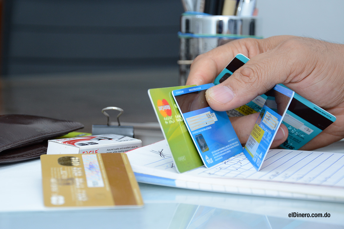 Las tarjetas de crédito son la principal puerta de entrada al sistema financiero, ya que por este instrumento ingresó el 56,6% de los nuevos deudores en los últimos 12 meses, unos 94.585 deudores.