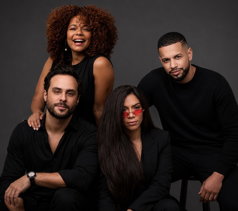 Elenco de las obras con el productor Ismael Almonte.
