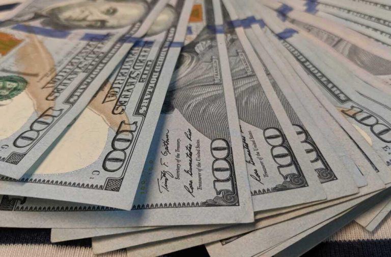 El cierre de hoy consolida una tendencia a la baja que se mantiene desde febrero y que ha llevado al dólar a perder terreno frente al peso dominicano de forma casi ininterrumpida durante los últimos cinco meses y medio.