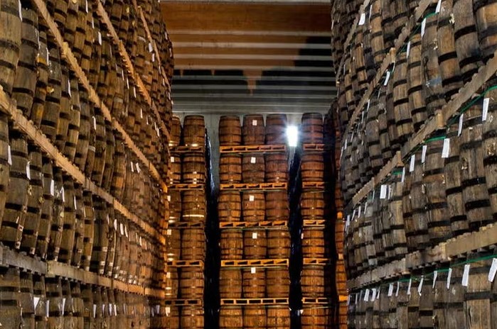 Ejecutivos de Adopron alertaron sobre el crecimiento del mercado ilícito de ron y sus efectos en la economía, la recaudación fiscal y la salud pública.