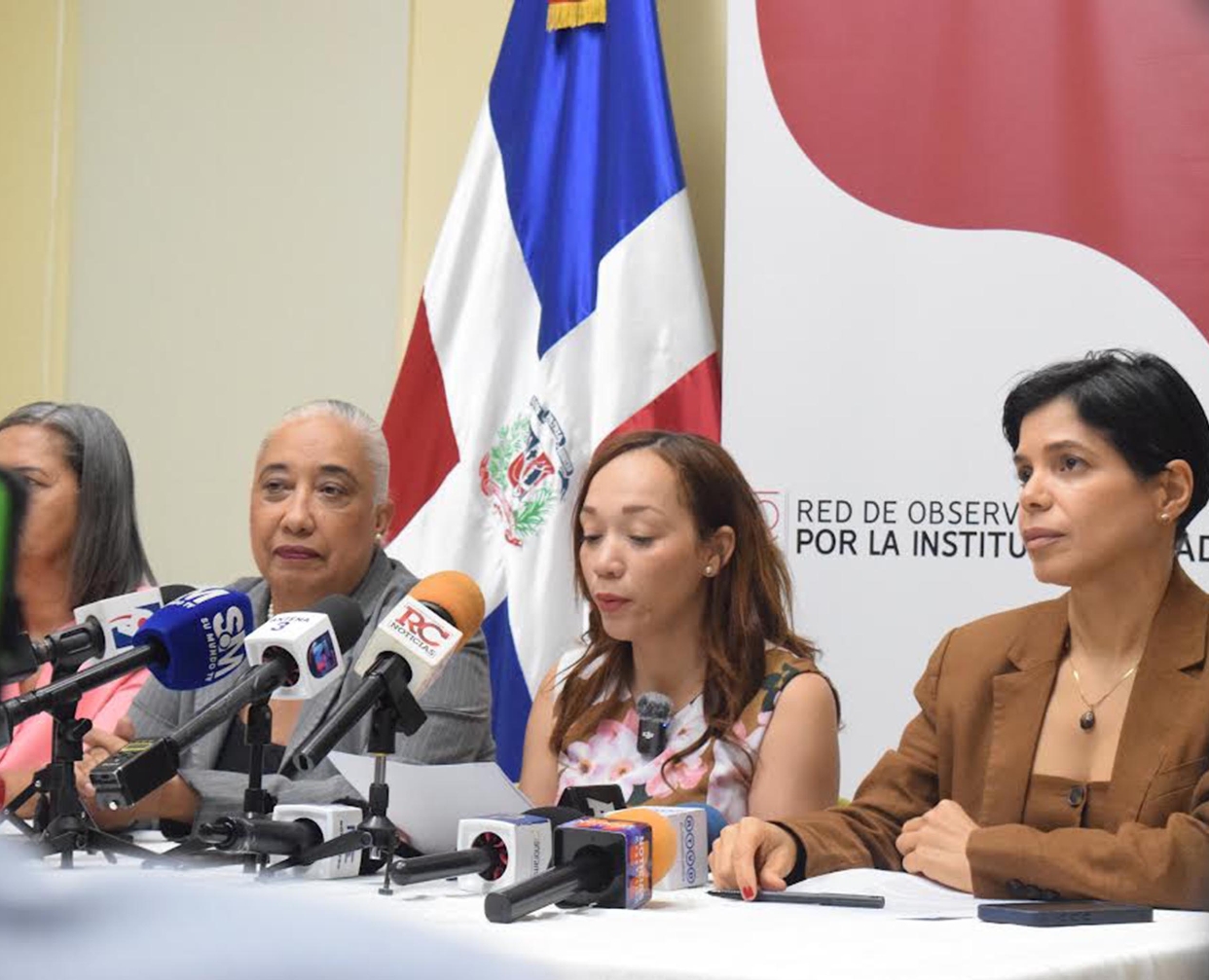 Leidy Blanco, lee el documento en representación de la Red de Observadores por la Institucionalidad.