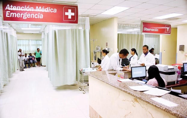 Las emergencias de los sectores público y privado casi siempre están llenas de personas que buscan servicios.