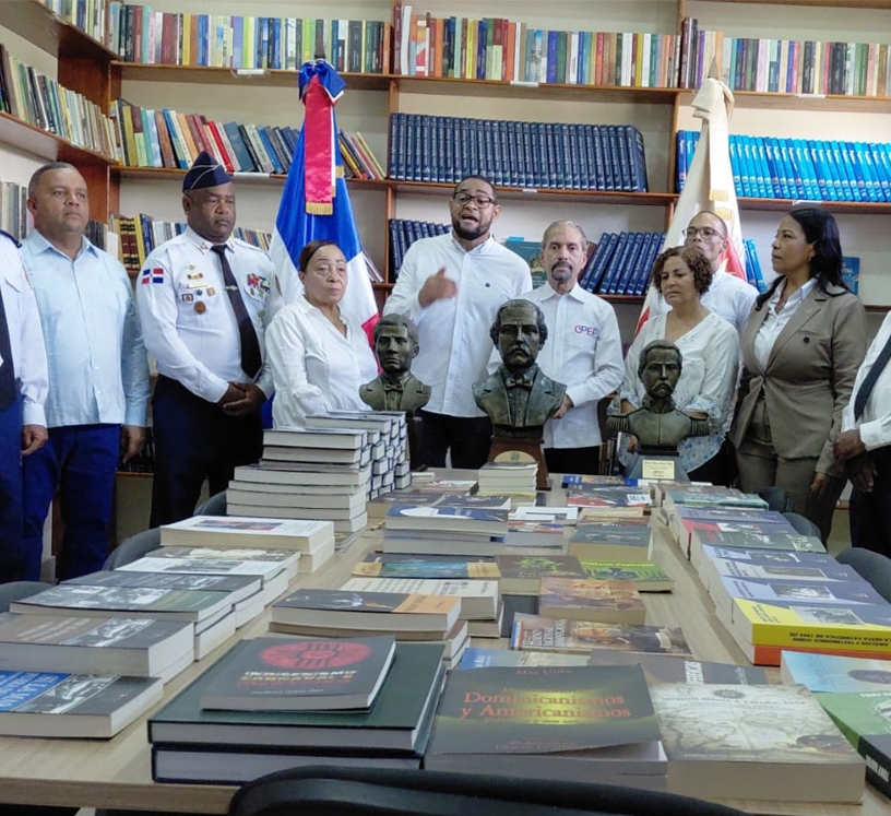 Juan Pablo Uribe con autoridades municipales.