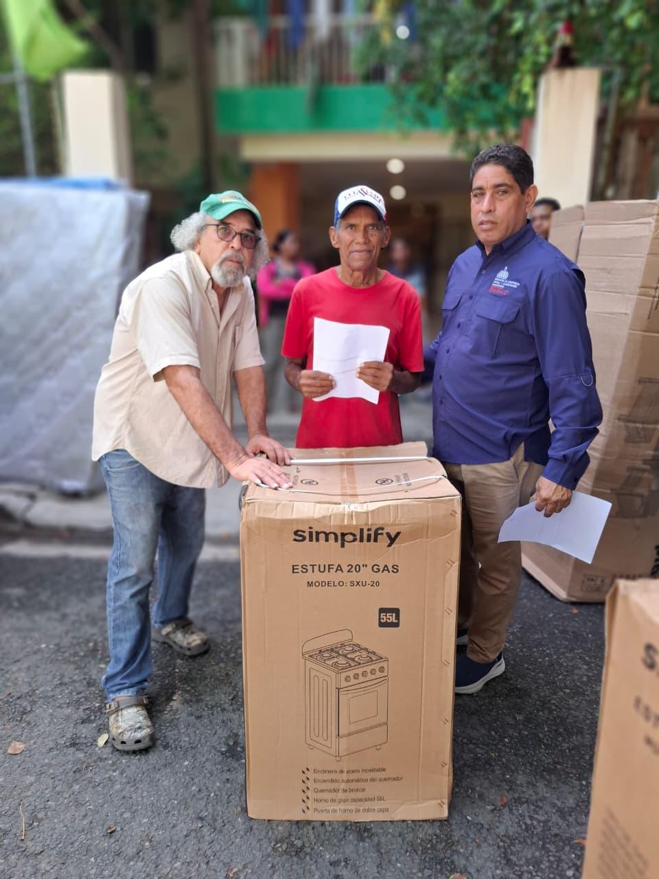 Gobierno brinda atención integral a más de 200 familias vulnerables de la provincia de La Vega a través de DASAC
