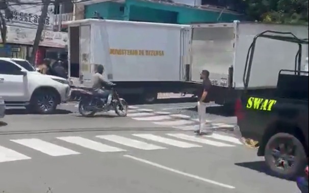 En las armerías fueron incautadas más de 200 armas y 40 mil municiones.