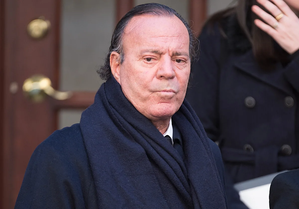 Julio Iglesias vuelve a enfrentarse a la justicia.