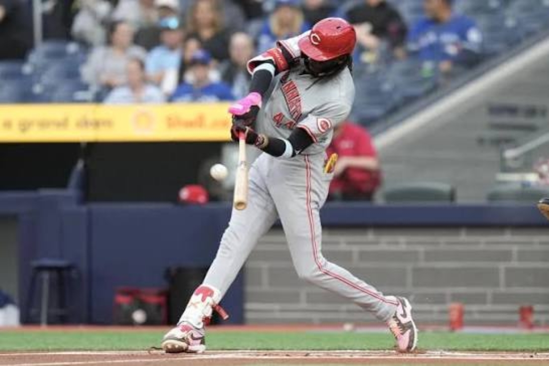 La criolla Elly de la Cruz despachó anoche tres hits en la derrota de los Rojos ante los Cerveceros