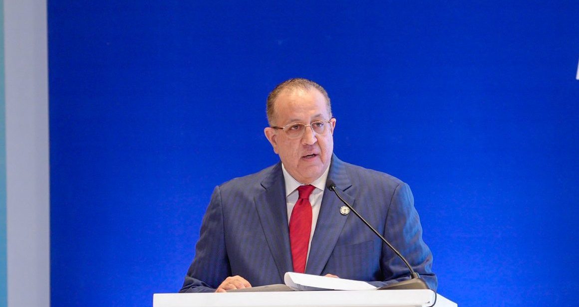 Magín Díaz, Ministro de Hacienda y Economía.