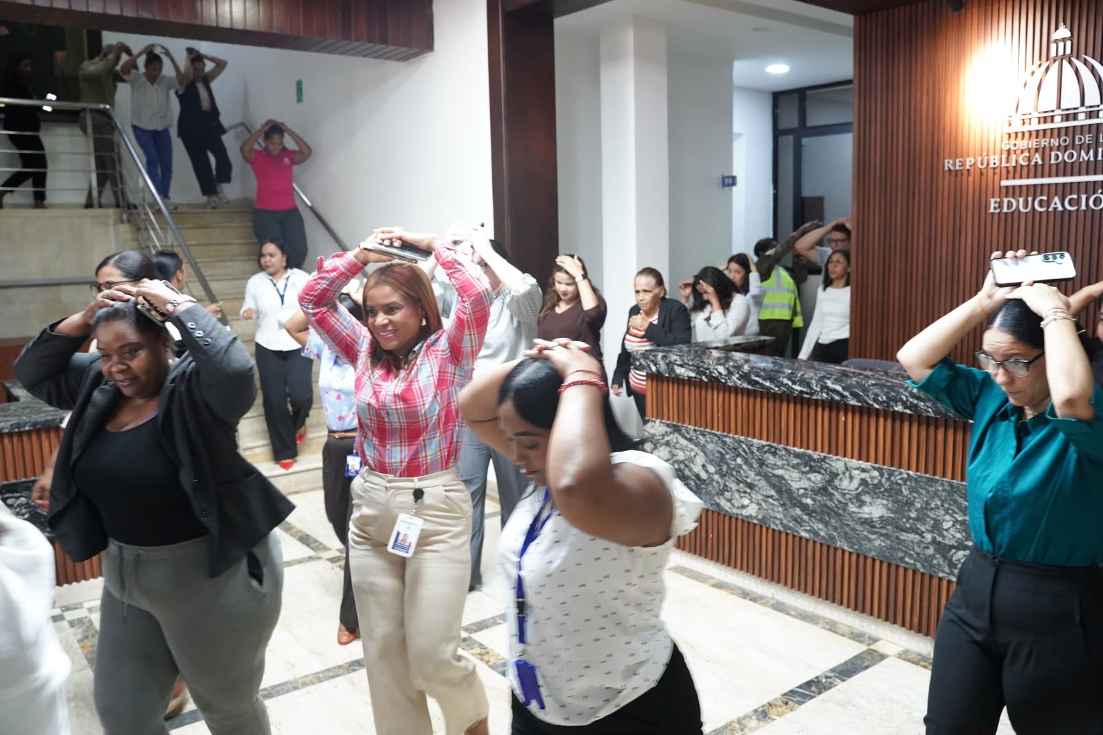 Ministerio de Educación realiza con éxito Simulacro Nacional de Evacuación por Terremoto 2026
