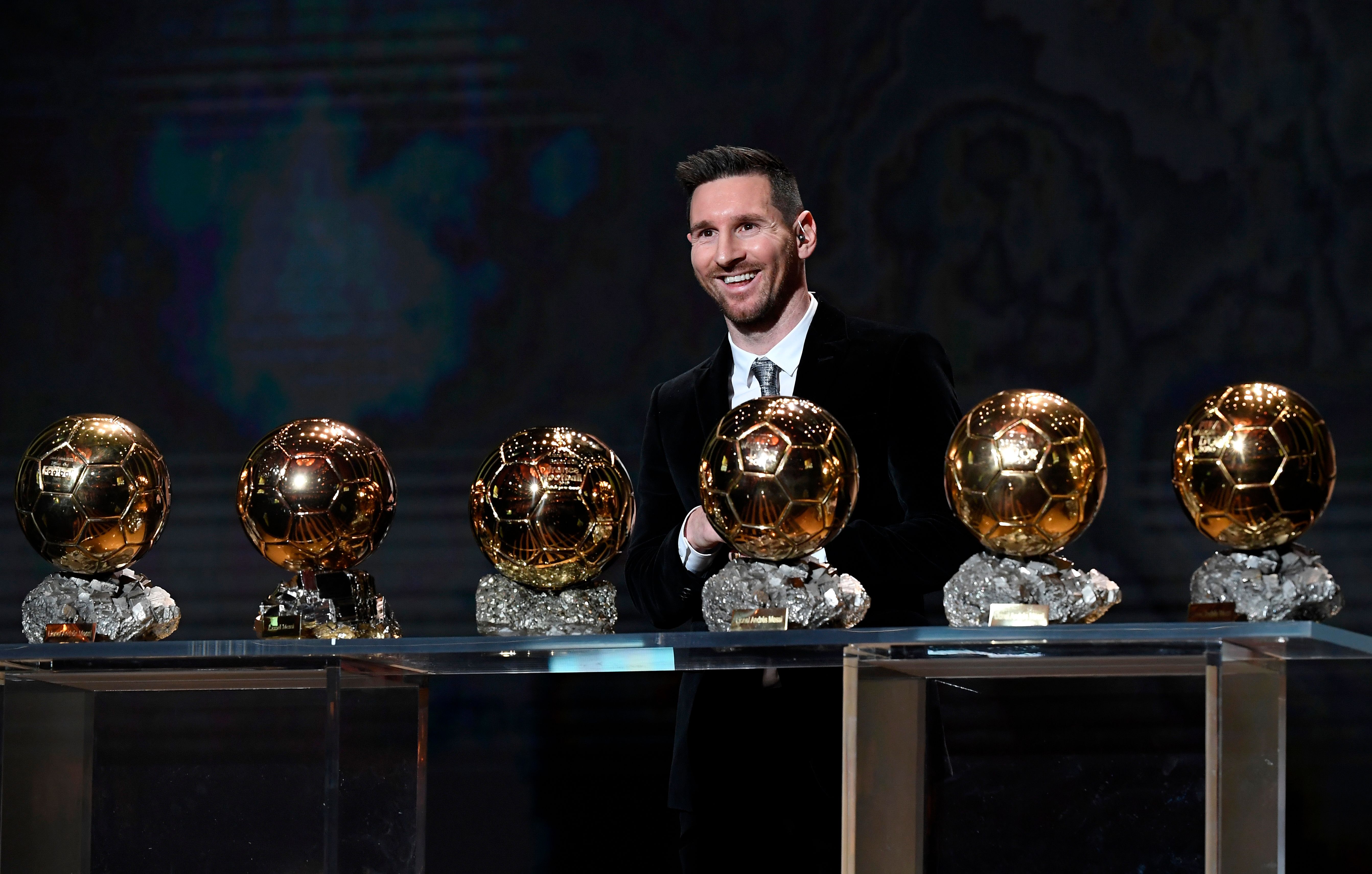 Lionel Messi y algunos de sus Balones de Oro