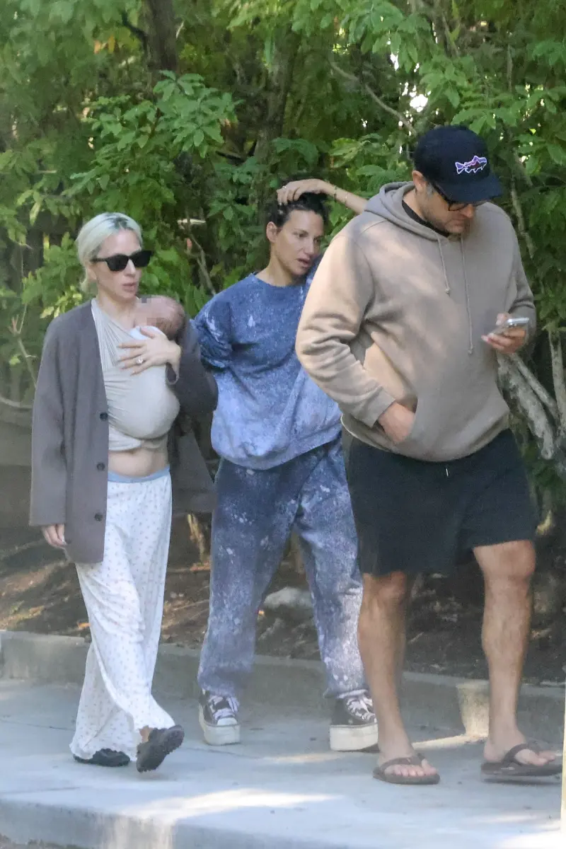 Lady Gaga y Michael Polansky hicieron su primera aparición pública con su primer hijo