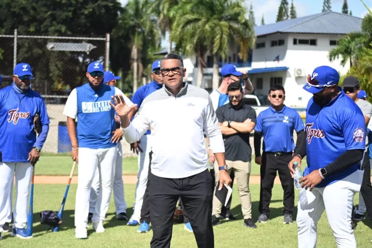 Audo Vicente lidera encuentro en jornadas de capacitación del Licey