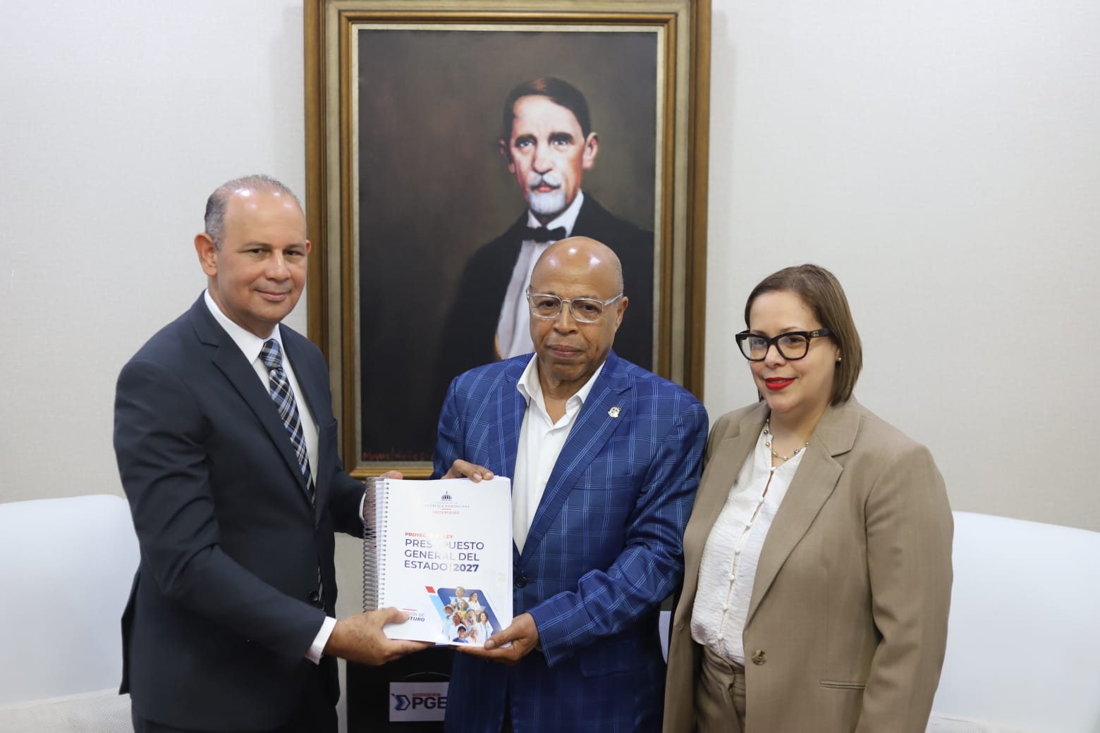 El documento fue recibido por Alfredo Pacheco.