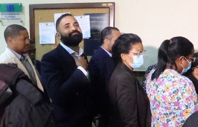 Los acusados ​​saliendo de la sala del tribunal. José Francisco.