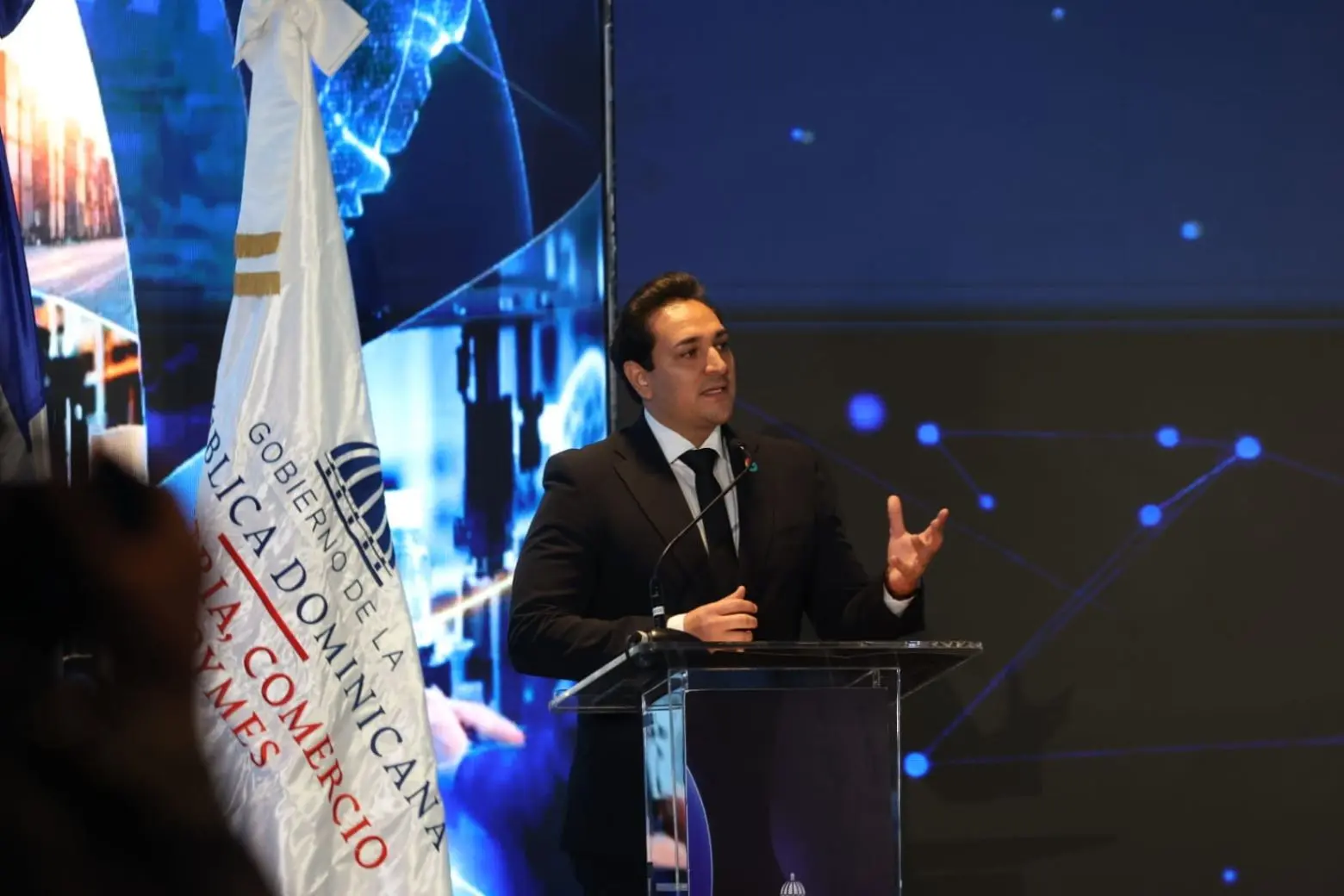 Gobierno dispone de cerca de 15 mil becas para formación tecnológica