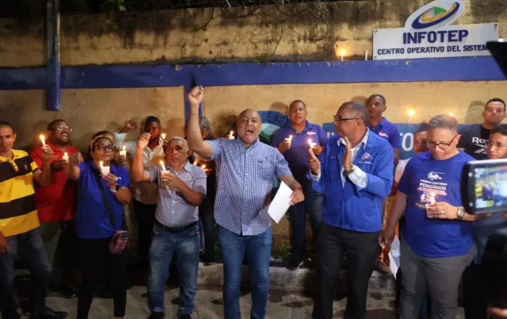 ADP sale a la calle: enciende velas por escuelas precarias y desafía críticas de Educación
