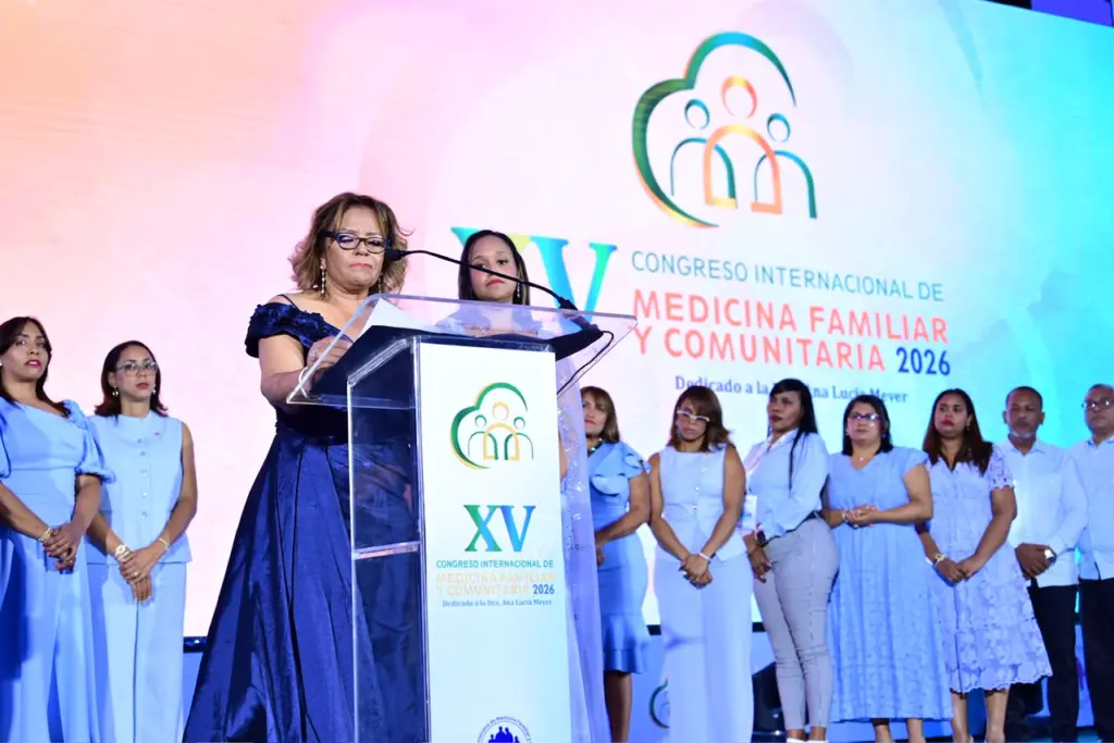 El Congreso reconoció la trayectoria de la Dra. Ana Lucía Meyer por sus aportes en el área de la medicina familiar.